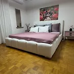 Carolos' House Апартаменты *