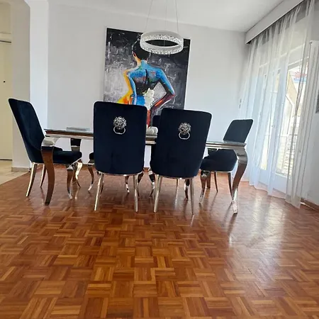 Апартаменты Carolos' House *